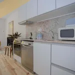 Rent 5 bedroom apartment of 50 m² in Porto