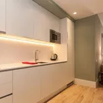 Rent 4 bedroom apartment of 68 m² in Barcelona