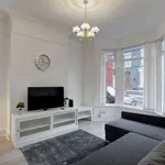 Rent 3 bedroom flat in North West England