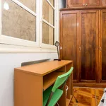 Rent a room of 220 m² in madrid