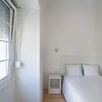 Rent a room of 210 m² in lisbon