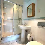 Rent 2 bedroom flat in Guildford