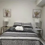 Rent 4 bedroom apartment in Richmond Hill (Jefferson)