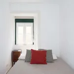 Rent 1 bedroom apartment of 45 m² in lisbon