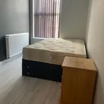 Rent 3 bedroom flat in North West England