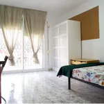 Rent 4 bedroom apartment in Barcelona