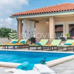 Rent 3 bedroom house of 115 m² in Ližnjan