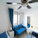 Rent a room of 100 m² in Sevilla