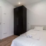 Rent a room of 100 m² in Madrid