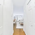 Rent 1 bedroom apartment of 450 m² in Manhattan