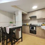 Rent a room of 80 m² in valencia