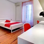 Rent a room of 100 m² in milan