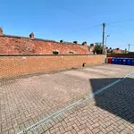 Rent 3 bedroom flat in East Midlands