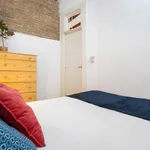 Rent 4 bedroom apartment of 60 m² in Barcelona