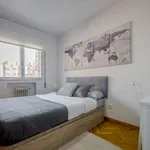 Rent a room of 180 m² in madrid