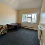 Flat to rent in Rutland Avenue, High Wycombe HP12