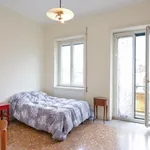 Rent 4 bedroom apartment in Rome