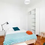 Rent a room of 80 m² in lisbon