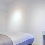 Rent 5 bedroom apartment in Madrid