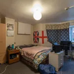 Rent 3 bedroom flat in Hyde Park