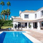 Rent 4 bedroom house of 2000 m² in Marbella