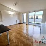 Pronajměte si 2 ložnic/e byt o rozloze 74 m² v Capital City of Prague