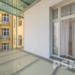 Pronajměte si 3 ložnic/e byt o rozloze 117 m² v Prague