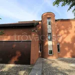 Rent 10 bedroom house of 400 m² in Arese