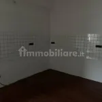 Affitto 4 camera appartamento di 120 m² in Laveno-Mombello