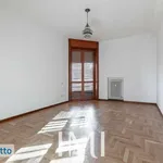 Rent 4 bedroom apartment of 150 m² in Milan