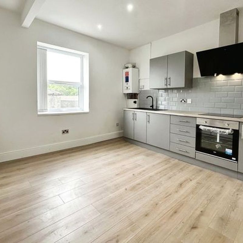 Flat to rent in Willow Lane, Birkby, Huddersfield HD1 Shearing Cross