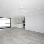 Rent 3 bedroom house of 3870 m² in Yanchep