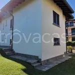 Affitto 5 camera casa di 193 m² in Gazzada Schianno