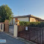 Villa a schiera arredata con terrazzo