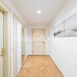 Pronajměte si 3 ložnic/e byt o rozloze 104 m² v Prague