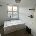 Rent a room of 100 m² in London