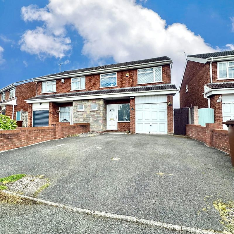 Semi-detached House to rent on Broadwaters Road Wednesbury,  WS10 Woods Bank
