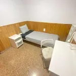 Rent a room of 100 m² in valencia