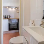 Rent 1 bedroom apartment of 517 m² in Lisbon