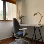 Rent a room of 100 m² in lisbon