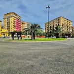 Affitto 5 camera appartamento di 125 m² in Naples