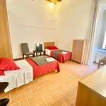 Rent 3 bedroom apartment of 130 m² in florence