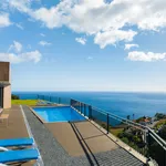 Rent 3 bedroom house of 250 m² in Calheta