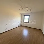 Affitto 5 camera appartamento di 85 m² in Assisi