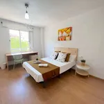 Rent a room of 90 m² in valencia