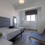 Rent a room of 95 m² in valencia