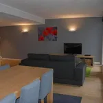 Stockel: Très bel appartement entièrement meublé dans une résidence de standing. Comprenant: Entrée avec porte blindée, cuisine super équipée, living, 2 chambres, 1 salle de bains, buanderie