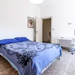 Rent a room of 100 m² in rome