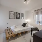 Rent 4 bedroom apartment of 81 m² in Florence