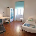 Rent a room of 200 m² in lisbon